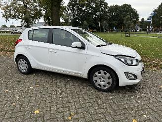 dommages motocyclettes  Hyundai I-20 1.4 automaat 2013/3