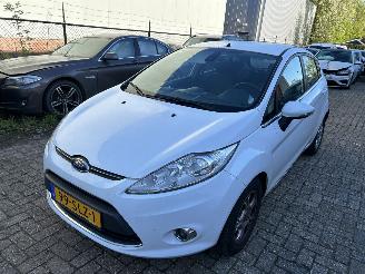 dommages caravanes Ford Fiesta 1.6 TDCI   5 drs 2011/10