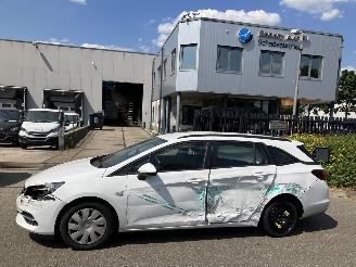 dañado autobús Opel Astra SPORTS TOURER 1.5D 77kW E6 NAVI 2020/10