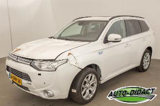 damaged commercial vehicles Mitsubishi Outlander 2.0 PHEV Instyle + Automaat 2013/12