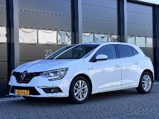 dommages  camping cars Renault Mégane 1.5 DCI Eco2 Bose 2017/6