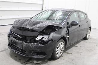 damaged trucks Opel Astra  2020/7
