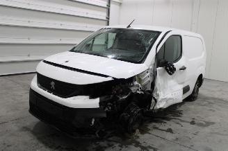 damaged commercial vehicles Peugeot Partner  2022/6