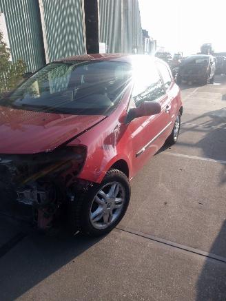 damaged motor cycles Renault Clio  2006/6