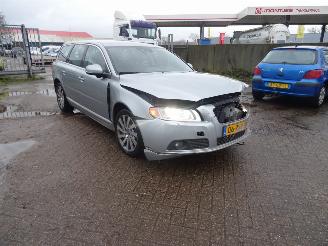 damaged commercial vehicles Volvo V-70 2.0   D3  Limited edition 2011/8